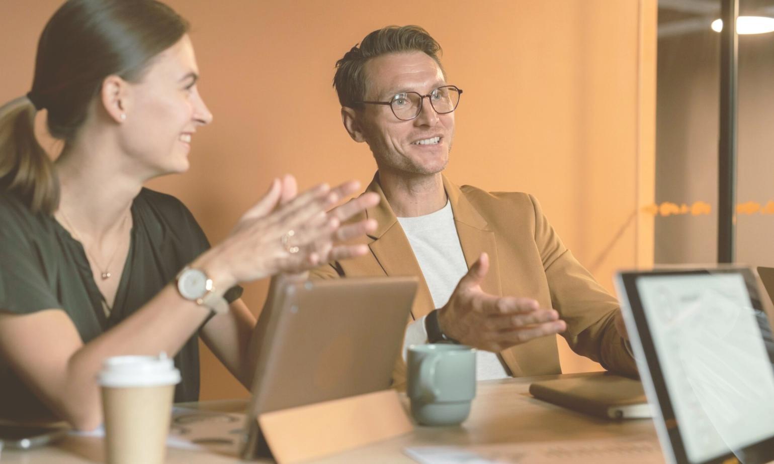Imagine reprezentativă pentru networking-ul profesional